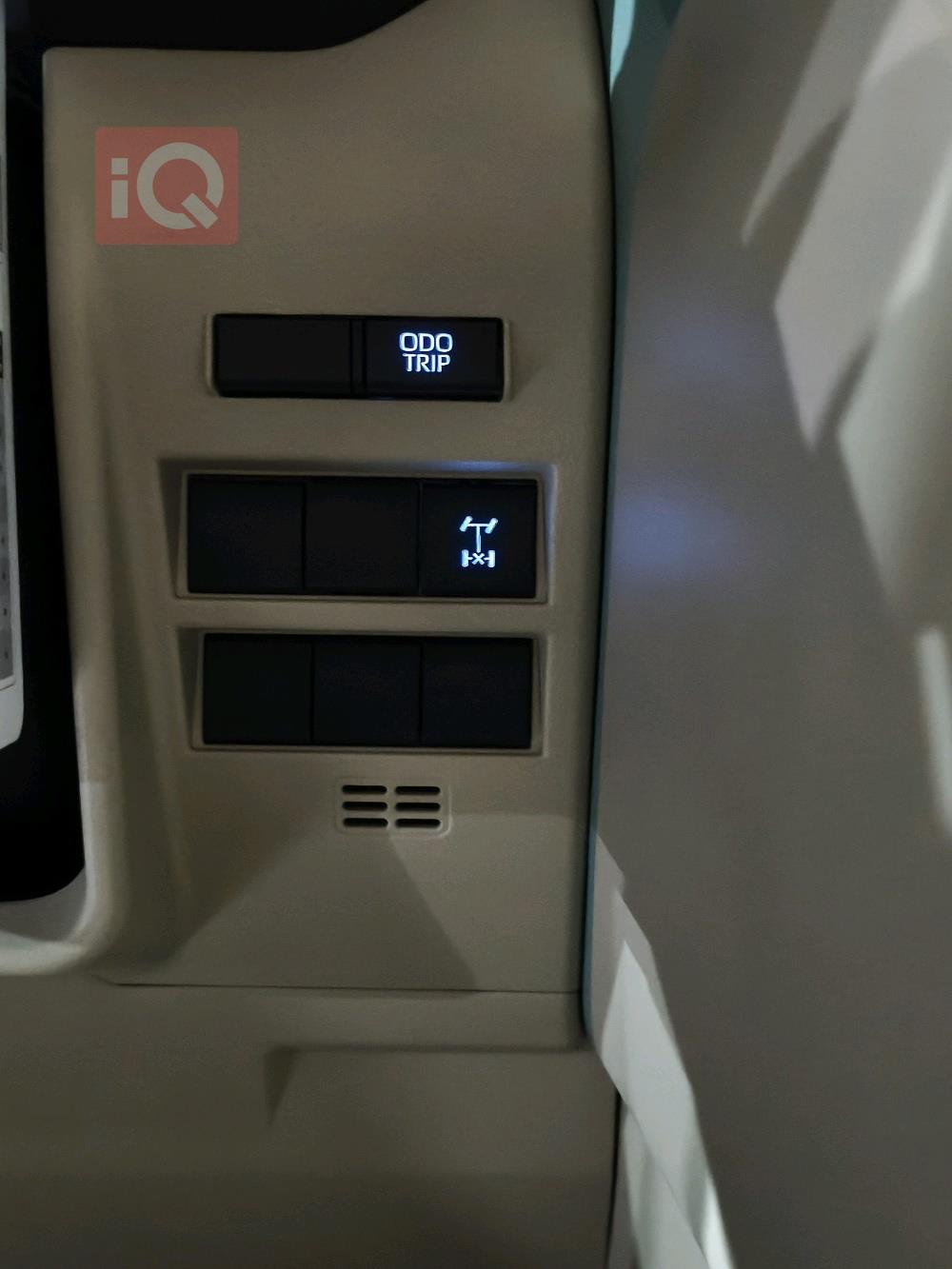 تۆیۆتا لاند کروزەر